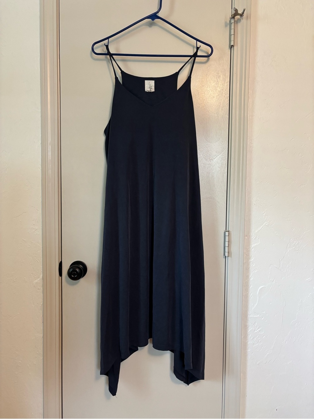 Joke Sleeveless Navy V-Neck Handkerchief Hem Dress | Size Small